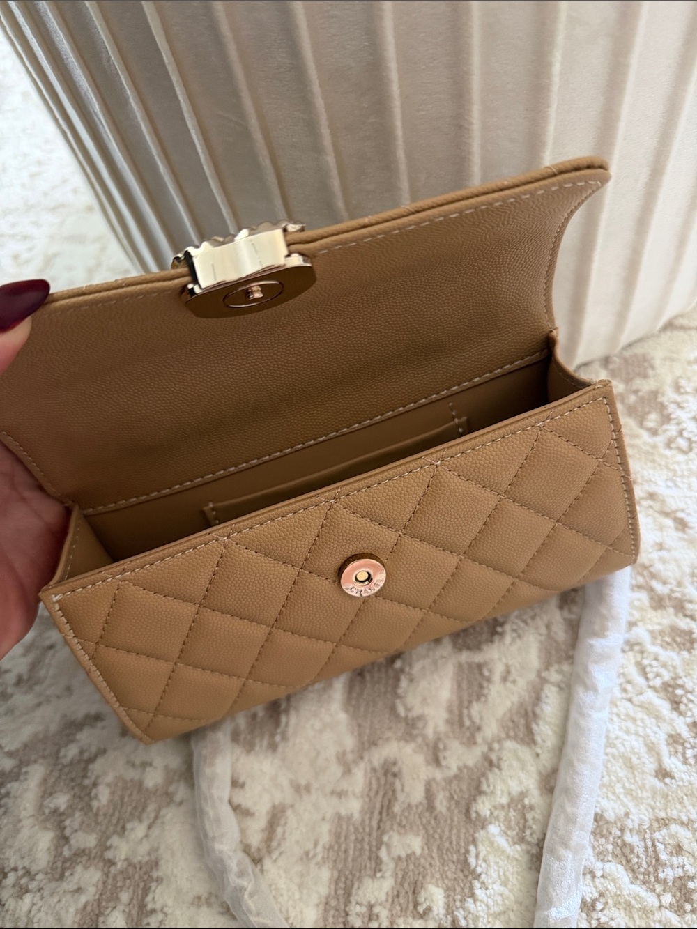 CHANEL Makeup Bag Tan/Caramel - Picture 4 of 4